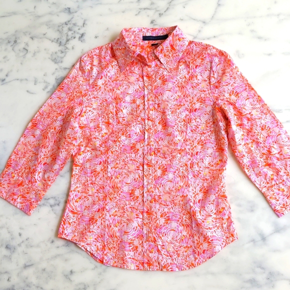 NWOT. Express Design Studio 100% Cotton Floral Button Down Shirt with 3/4 sleeve - Picture 3 of 4